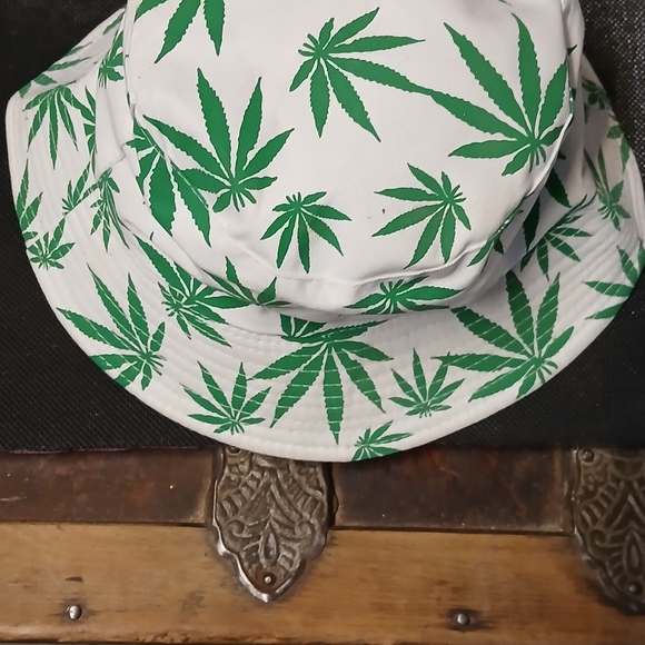 Leaf Patterned Bucket Hat - Picture 2 of 3